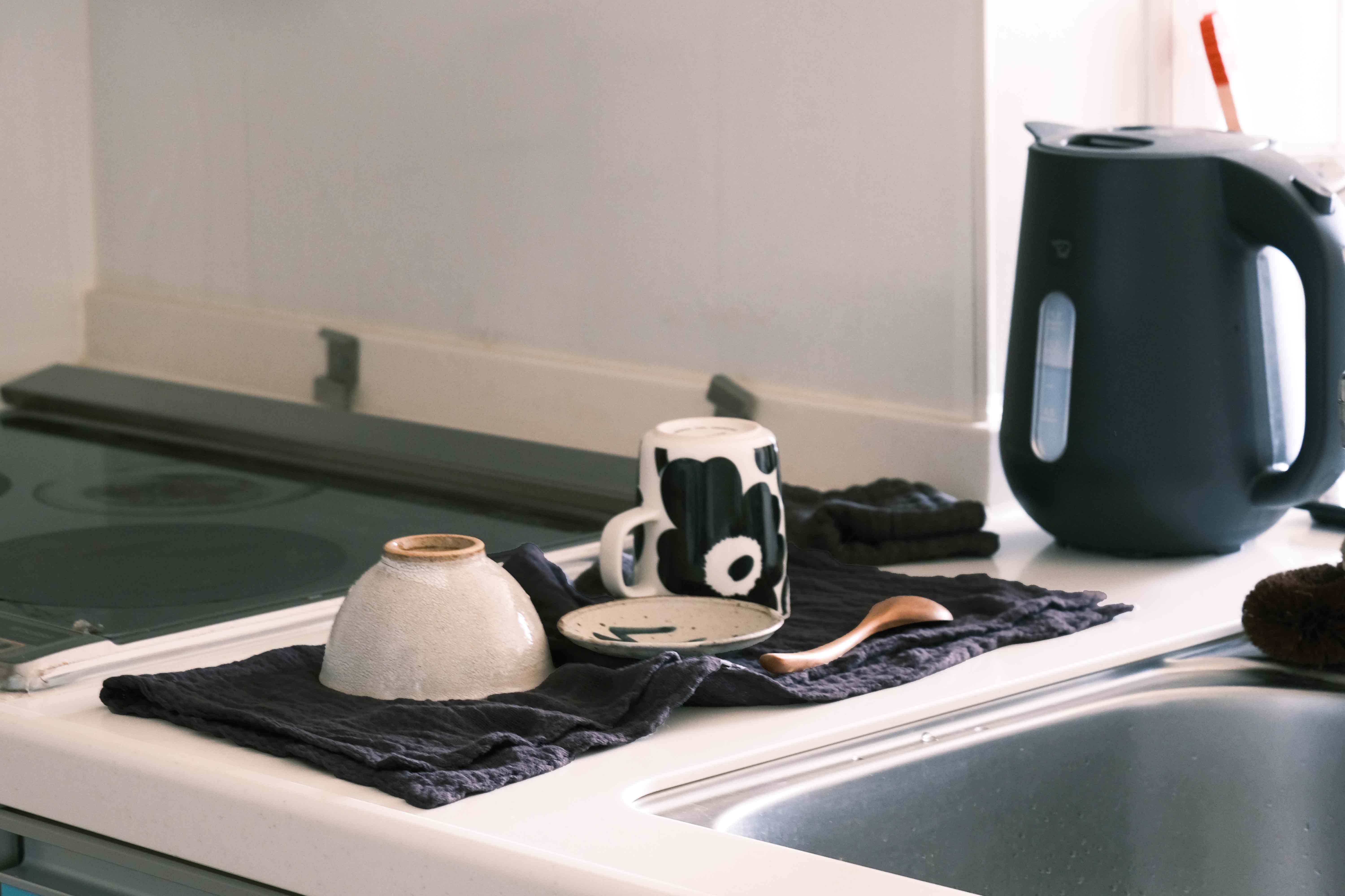 生活感を抑える黒のかや棉ふきん