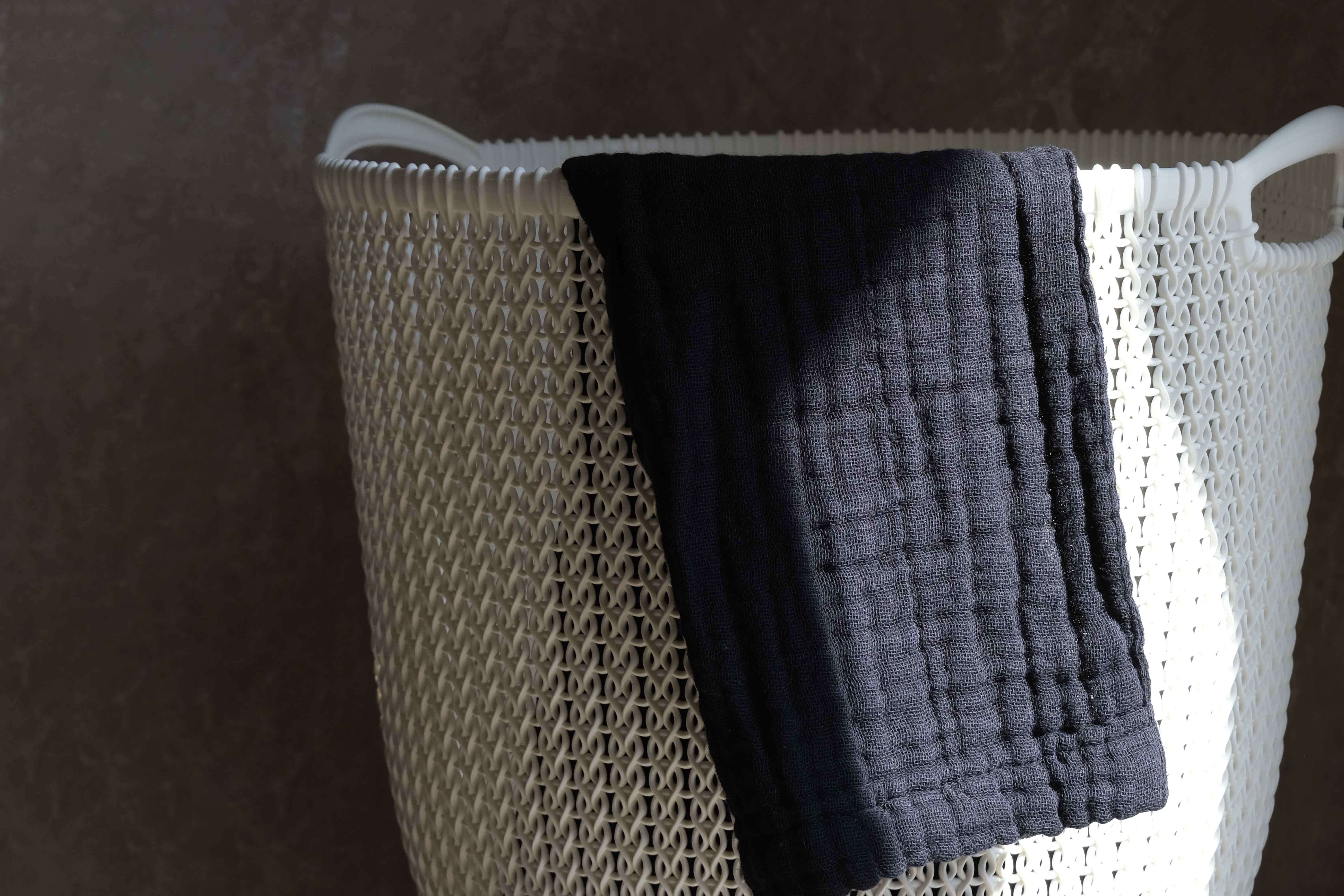 汚れが気になりにくい黒のタオル