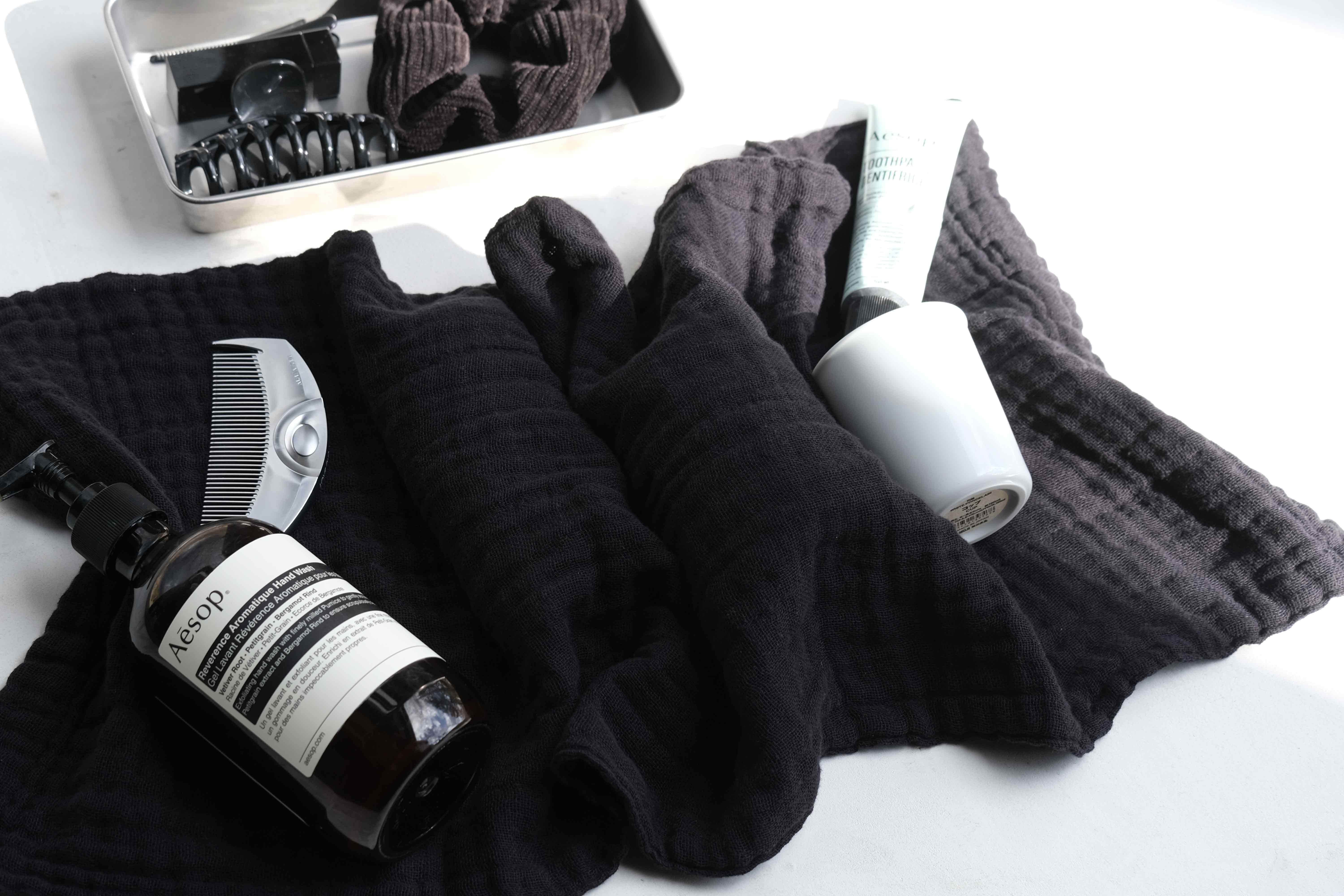 ふんわりとした黒のタオル