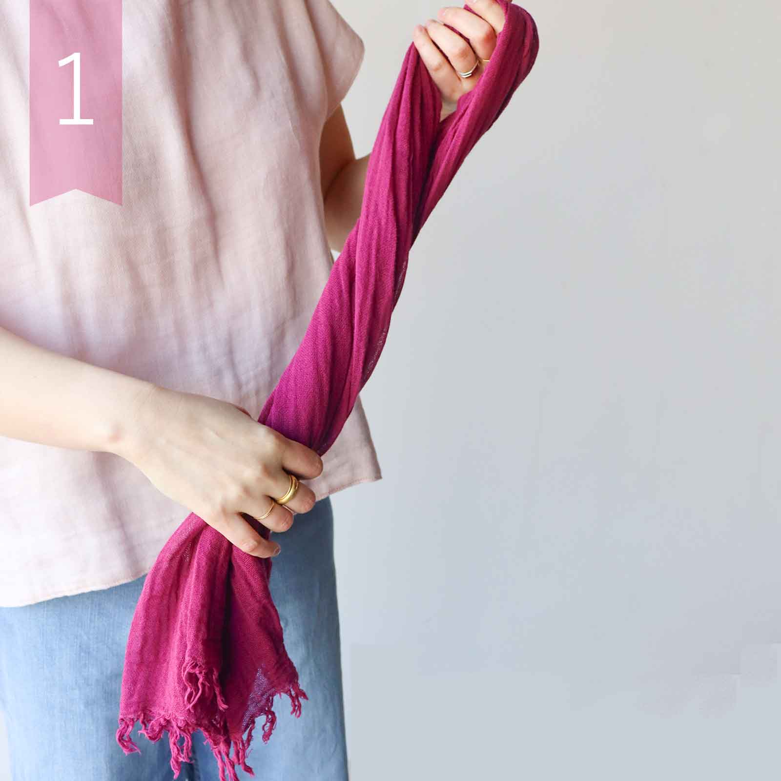 綿100%ストールのワンループ巻き手順1