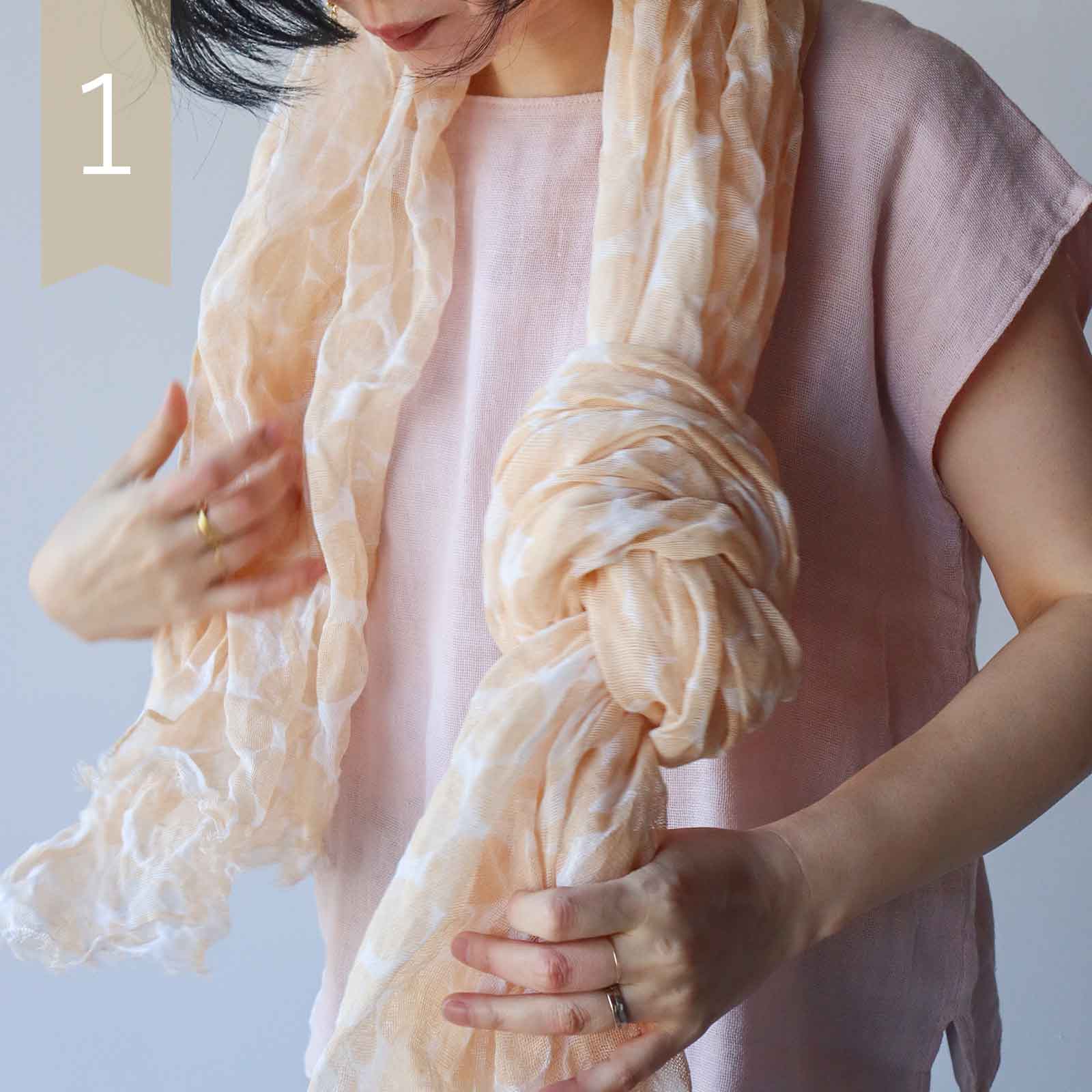 綿100%ストールのシンプルノット巻き方手順1