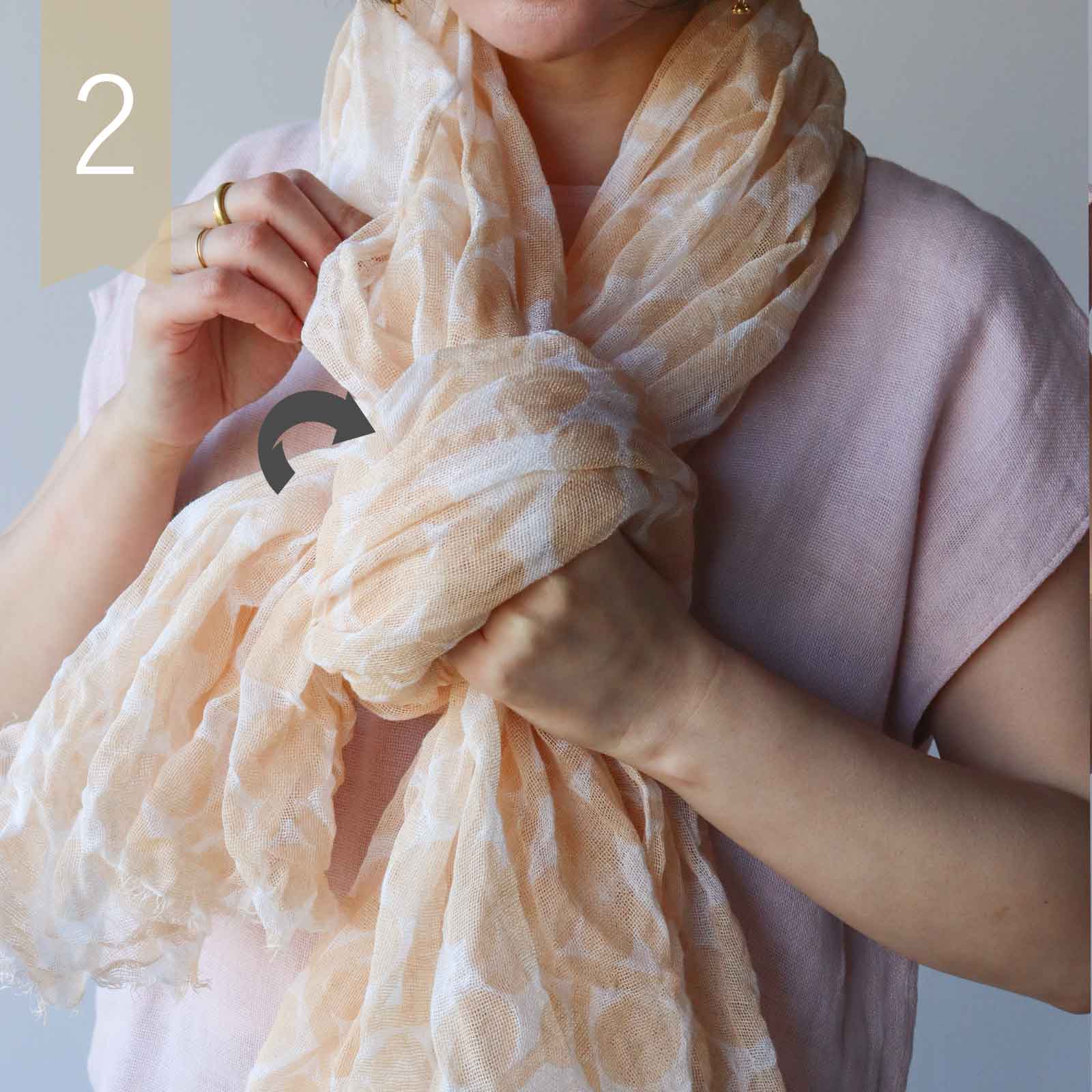 綿100%ストールのシンプルノット巻き方手順2