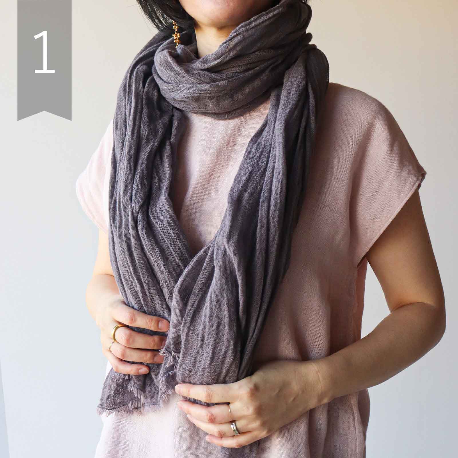 綿100%ストールのミラノ巻き手順1