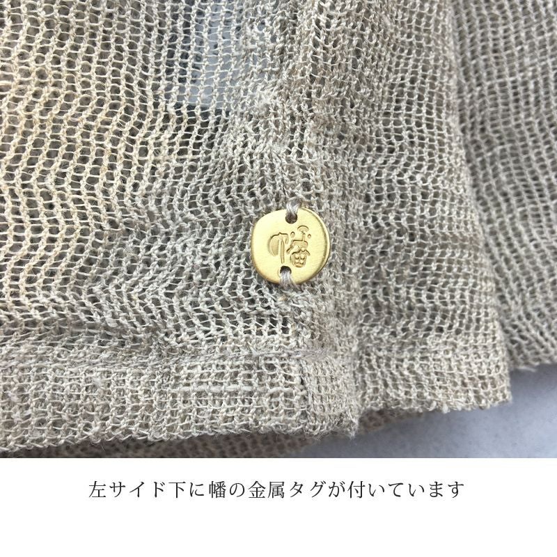 からみ織羽織りサイドに金属のタグがついています