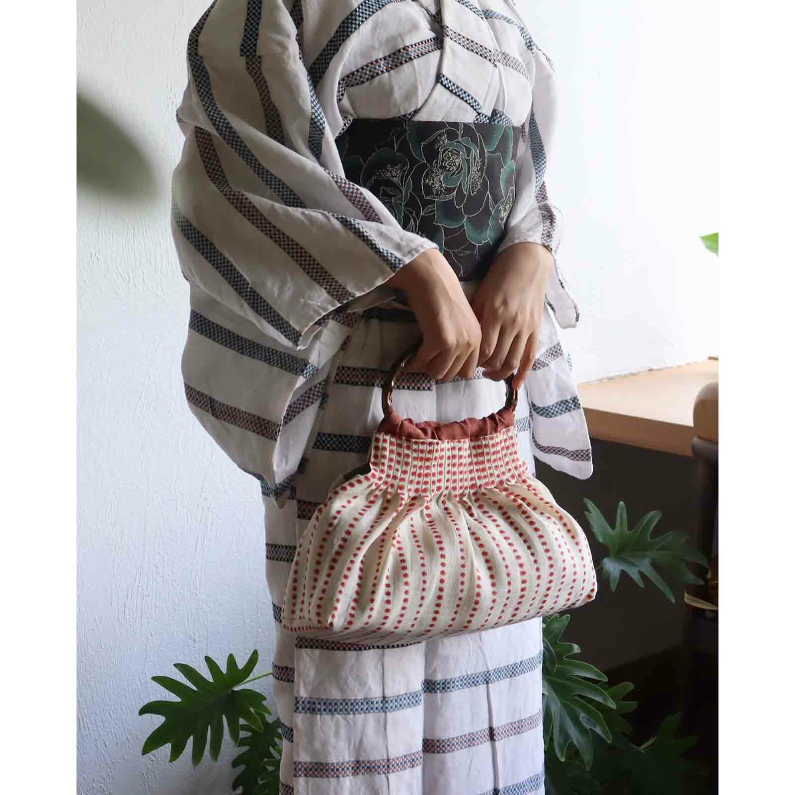 ￥９，６８０⇛１点限り セール 手織利麻布 バンブーハンドル豆絞りバック 錆朱 豆絞り竹手バッグ｜BAN INOUE