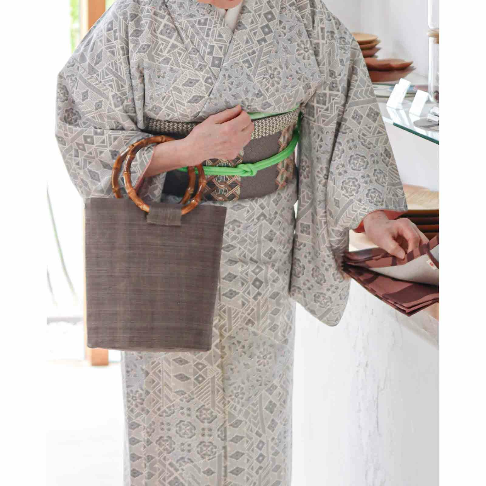 summerセール 手織利麻布 バンブーハンドル豆絞りバック 手織り麻竹手バッグ｜BAN INOUE